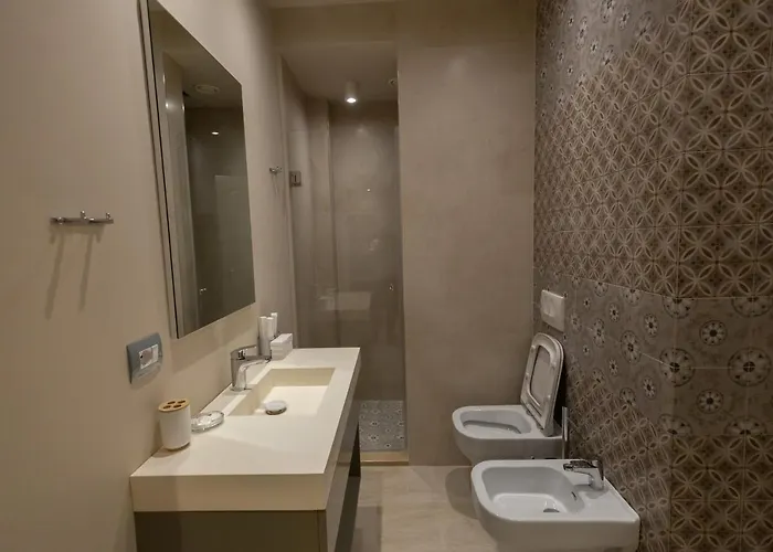 Porta Apartament Wlora